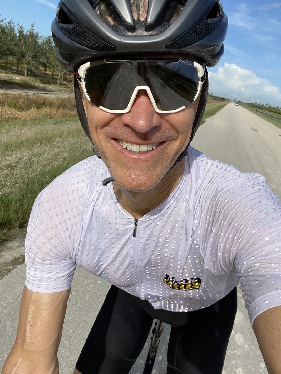 aciperski's tweet photo. Another brick 🧱 in the foundation, no one workout makes or break you. It’s the consistency of showing up each day and laying the next 🧱.  #Triathon #mackcycle #wearemultirace #teamnuun #nuunlife #triathlete https://t.co/Aej9aCPGLq