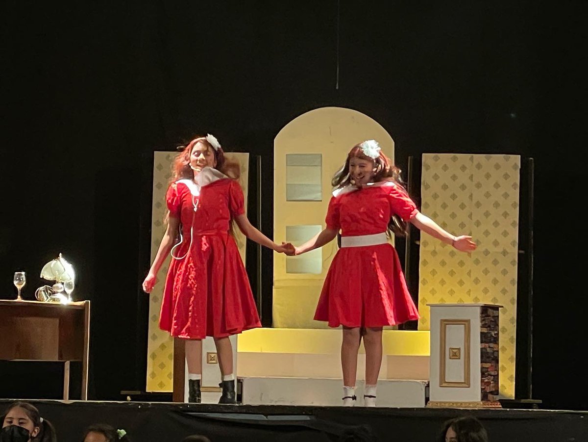 ricsguem's tweet photo. Una preciosa presentación del musical Annie, nos regalo la @municipiocalama con sus escuelas de formación del taller de teatro y Calambanda con su orquesta y coro, felicitaciones y gracias por este precioso regalo https://t.co/bheRfKWacM