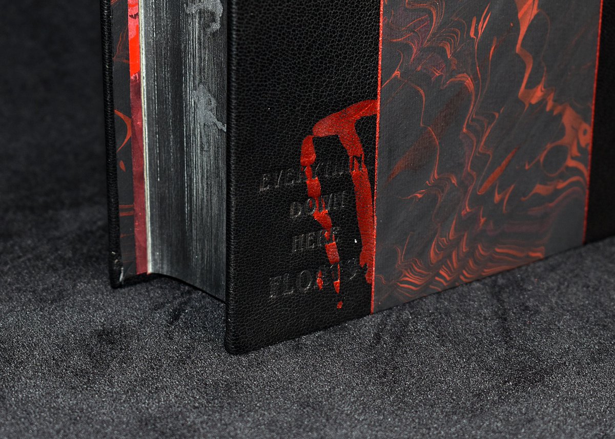 aglance_'s tweet photo. Just packaged up my latest rebind: @StephenKing's IT. This is one of the more ambitious rebinds I've done to date. I'm definitely happy with how it came out. https://t.co/lSr90U5yZj https://t.co/oXnYqaMr9S