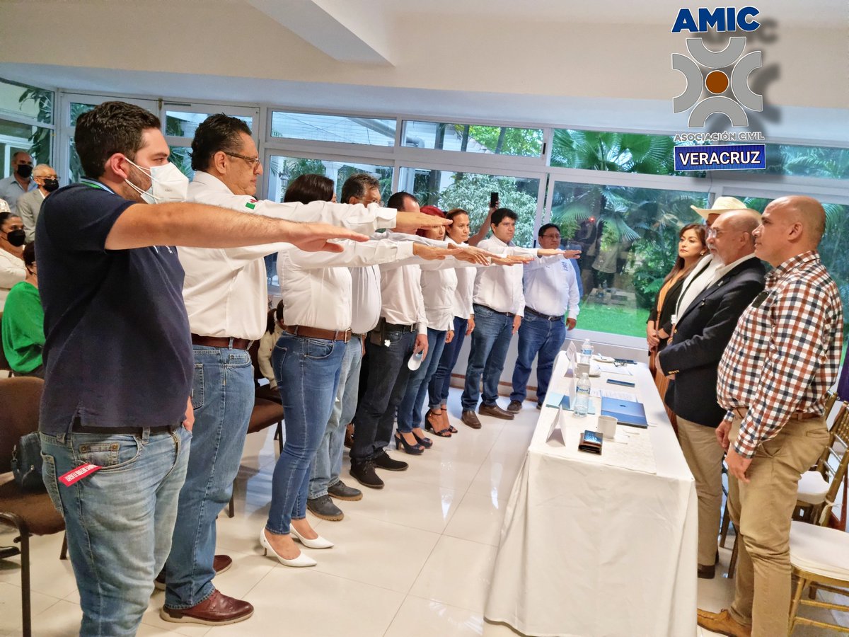 AMICVeracruz's tweet photo. En #AsambleaExtraordinaria se llevó a cabo la elección y Toma de Protesta del nuevo Comité Ejecutivo Estatal 2022 - 2025. Presidente, el Arq. Richard Rivera Garrido; como Secretario el Ing. Rafael Pedro Brito Ramírez y como Tesorero, la Lic. Perlita Cabazos Martínez.
#SomosAMIC https://t.co/DthEWsYHqw
