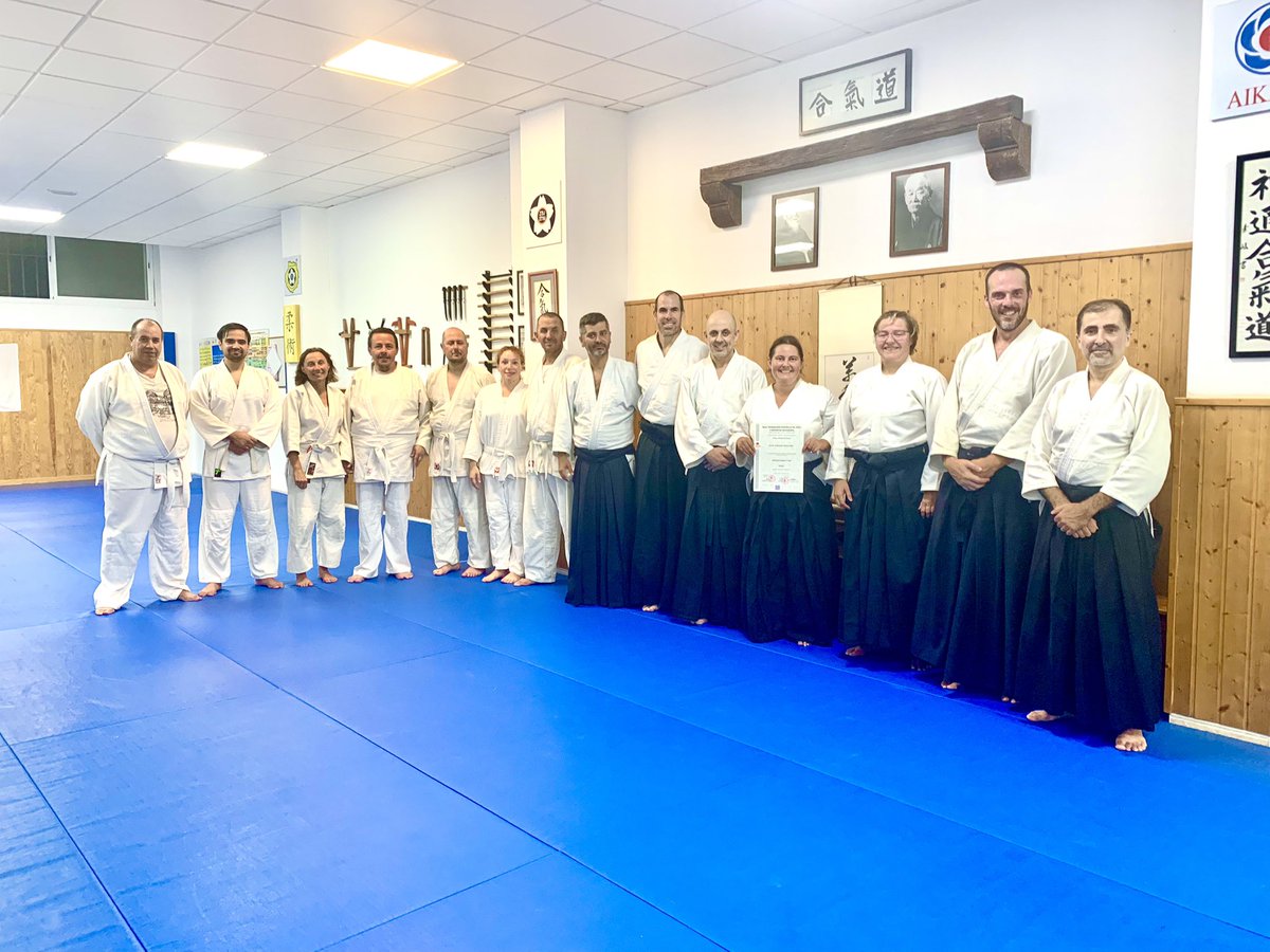 godan_dojo's tweet photo. Terminando agosto con buena participación en las clases de aikido.
Deporte 🥋= Salud ❤️
@imd_lpgc @fcanjudo
#aikido #godandojo #laspalmasdegrancanaria https://t.co/MXulo71WG2