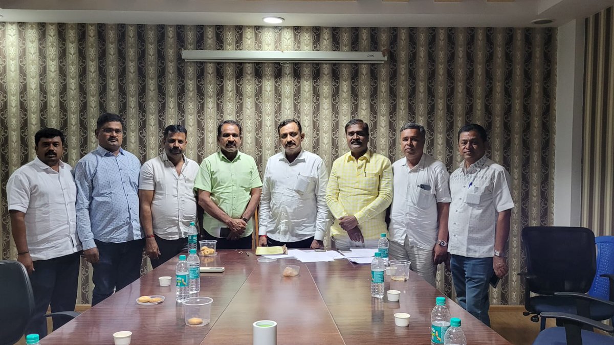 MRajkumarBNDCC's tweet photo. A meeting was held with Block Presidents and Ward Presidents of *Yelahanka Assembly Constituency* by Bengaluru North District Congress Committee President M Rajkumar in his office regarding the upcoming BBMP elections. @duttabhishek @rssurjewala @DKShivakumar https://t.co/5ICKVdXZmY