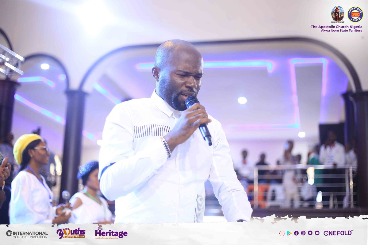 onefoldtv's tweet photo. Meet our guest artistes, Bobby Friga, reverberating the atmosphere with soul-lifting tunes.
#TheGloriousHeritage
#AKSTYouthConvention
#TACNYouthMovement
#TACNService
#OneFoldTV https://t.co/OEk7VSba36