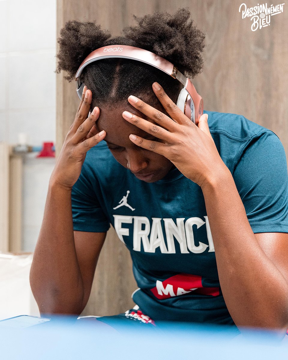 FRABasketball's tweet photo. 🎼 C'est quoi ton son d'avant-match ? 🎶 @chery_kendra 

#PassionnémentBleu https://t.co/7B75CckNQQ