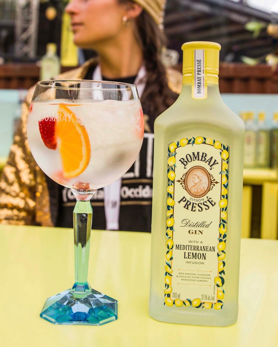 StarliteFest's tweet image. 🍋 Déjate sorprender por Bombay Citron Pressé, ginebra oficial de #StarliteCatalanaOccidente2022, y disfruta de un cóctel Ultimate Tom Collins, un Gin&amp;amp;Tonic… ¡ligeros y refrescantes por igual!

🙌🏻 Ven al festival y juzga por ti mism@. 

#BombayCitronPresse #BombaySapphire