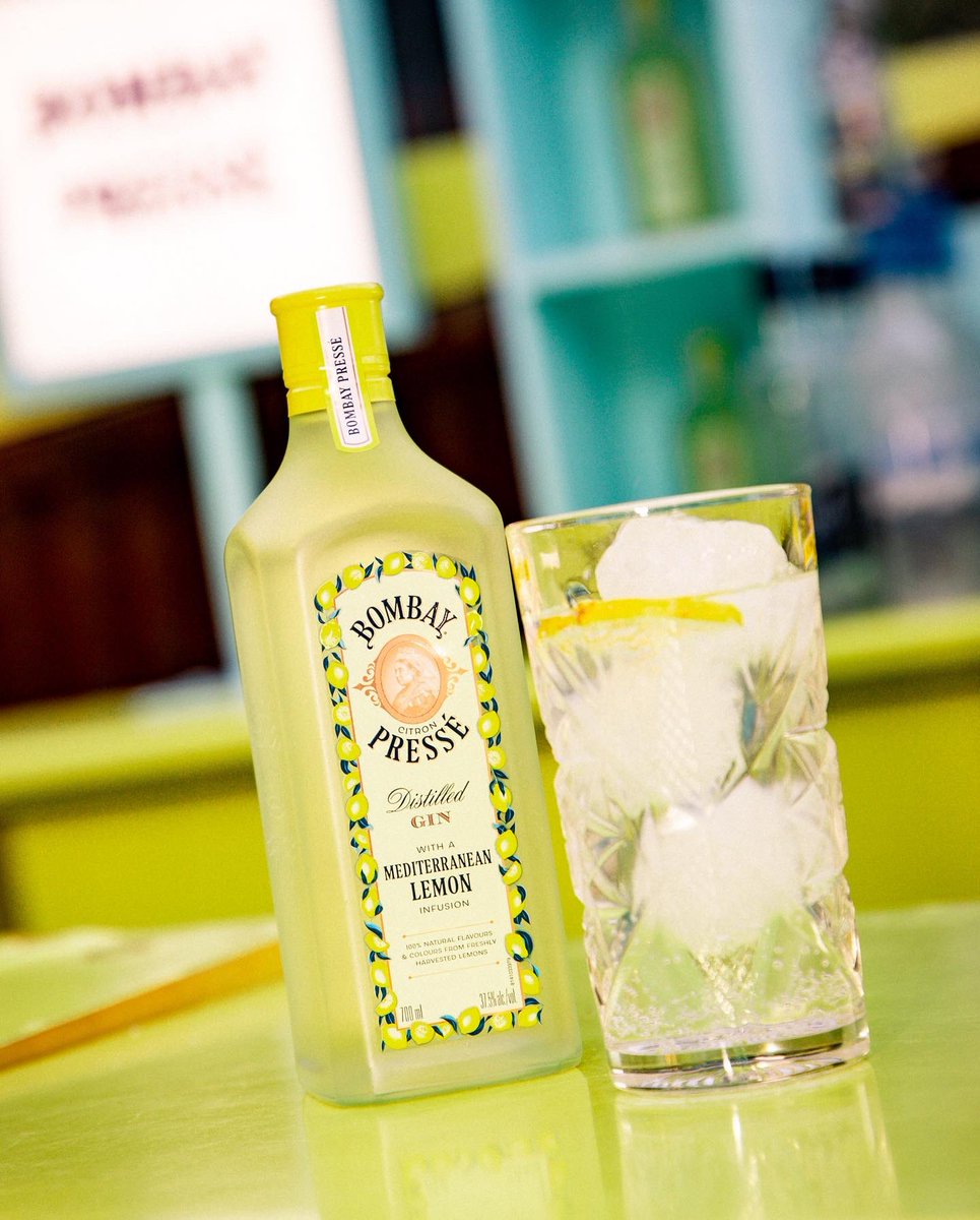StarliteFest's tweet image. 🍋 Déjate sorprender por Bombay Citron Pressé, ginebra oficial de #StarliteCatalanaOccidente2022, y disfruta de un cóctel Ultimate Tom Collins, un Gin&amp;amp;Tonic… ¡ligeros y refrescantes por igual!

🙌🏻 Ven al festival y juzga por ti mism@. 

#BombayCitronPresse #BombaySapphire