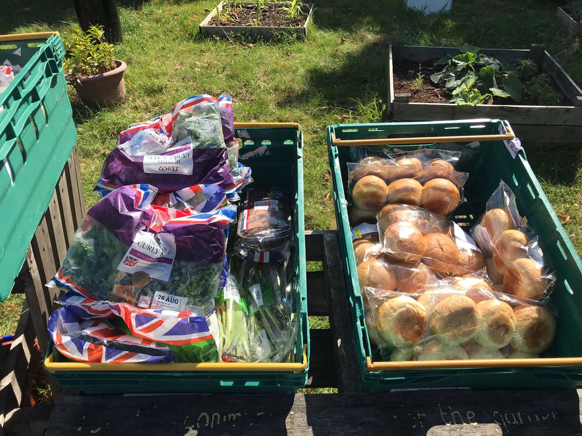 croxtethgarden's tweet photo. Lots of food over in the garden now, come and help yourself!

#croxteth #L11 #zerowaste #freefood #community #Free #RightToFood #Liverpool #GrowWestDerby https://t.co/Nbz8eWsxGK