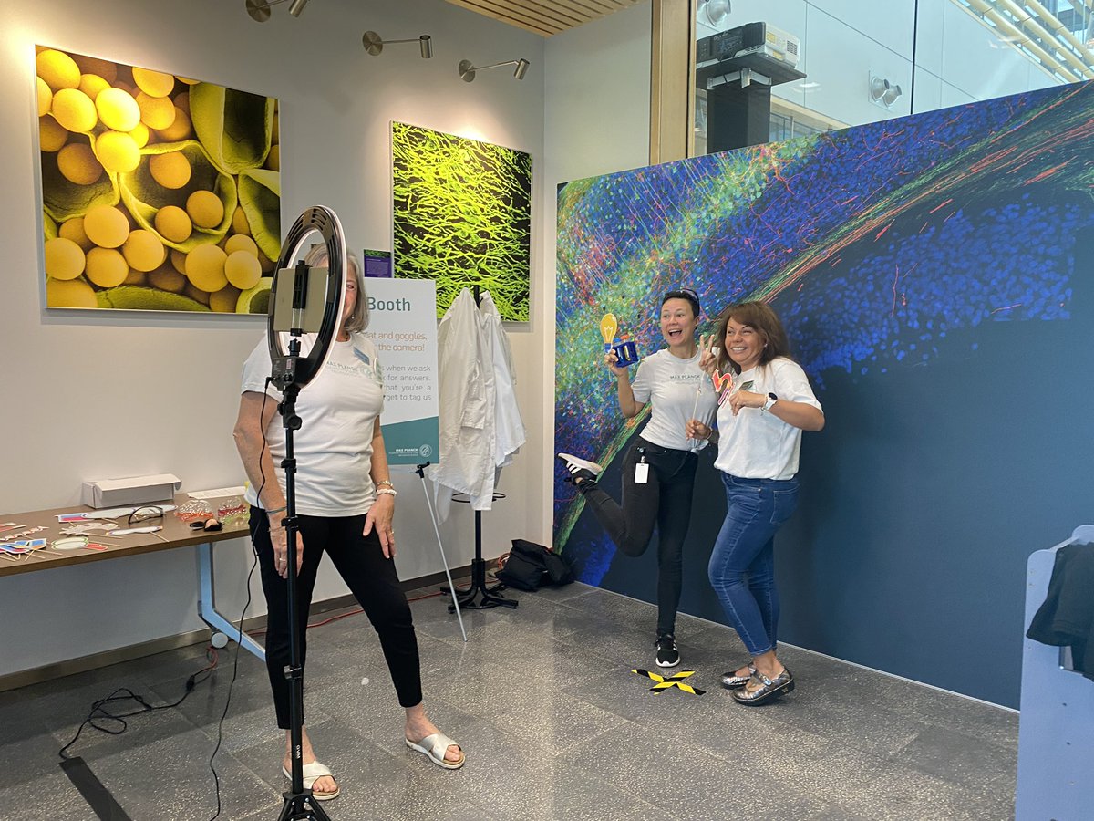 MPFNeuro's tweet photo. Our volunteers are ready for #BrainExplorationDay! If you are joining us today don’t forget to tag us in your photos 🧠🔍 https://t.co/T4mBWGbOMg