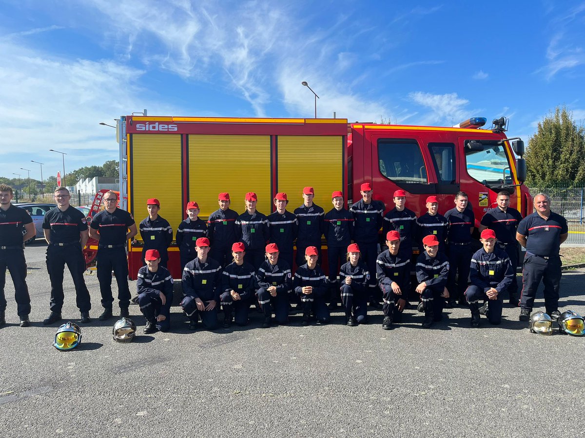 PompierClisson's tweet photo. Aujourd'hui c'est la rentrée des jeunes sapeurs-pompiers🧯de Clisson en présence des élus du territoire tjrs fidèle au RDV, et des CIS voisins ! Un grand merci aux formateurs 👍Et mobilisons-nous pour fêter les 50 ans de l'école en 2023 ! @SDIS44 @AllioneFNSPF @Clisson_LAggloh https://t.co/xKcYabV2WZ