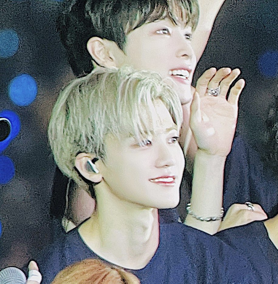 sixthinaug's tweet photo. แม่ ผมได้ร่วมเฟรมกับพี่คนสวยแล้ว
แต่มีแฟนพี่เค้าด้วย #chanjam https://t.co/dcCTetyg1j