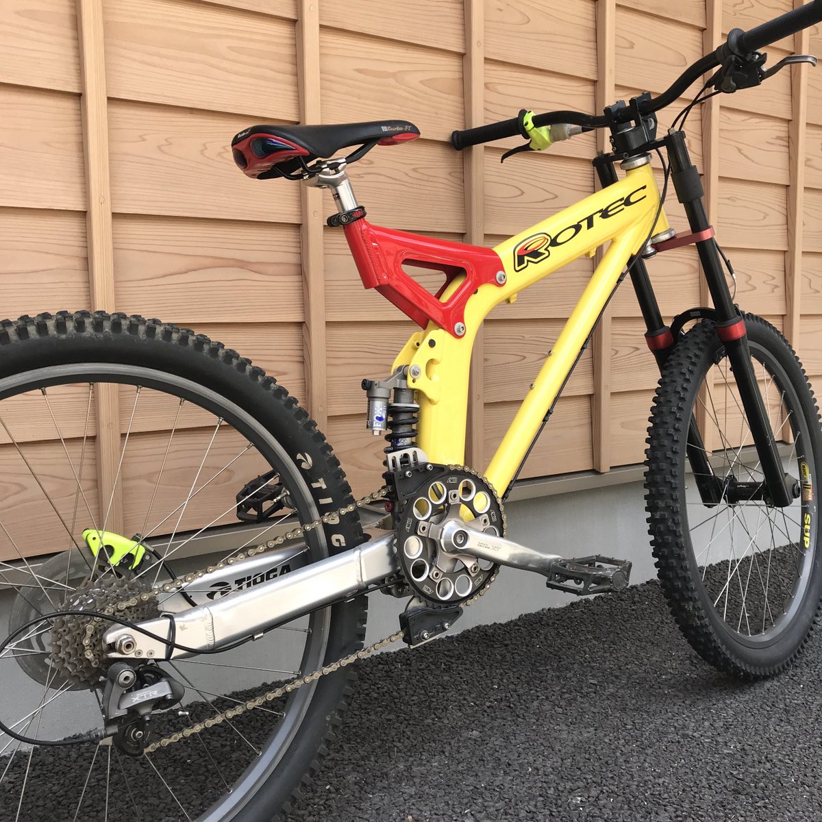 CircleTraders's tweet photo. ROTEC DH

For Sale !!
訳あって、売り物です。

既にバラして梱包済み。

東京店頭価格で税込 ¥110,000- (送料別)

#ROTEC #DHBIKE #RotecDH #要レストア https://t.co/xZjKE6h37c