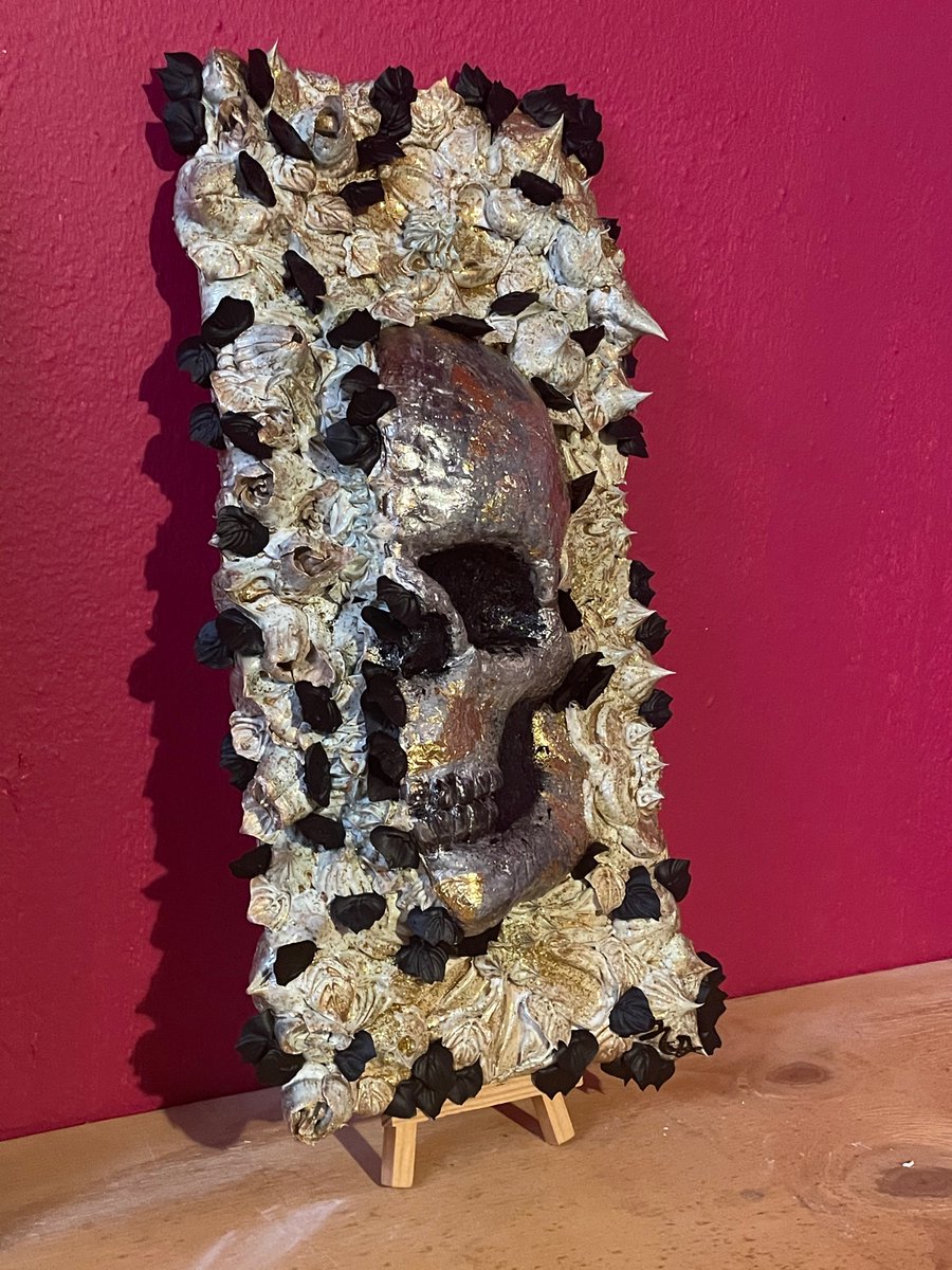 MSotoArt's tweet photo. I love how it turned out!!!  Skull and Flowers textured art.  Experimenting with art is fun. 🤗

#texturedart #mixedmediaart #skullandflowers #msotoart  #art https://t.co/dCjbDjNvJz