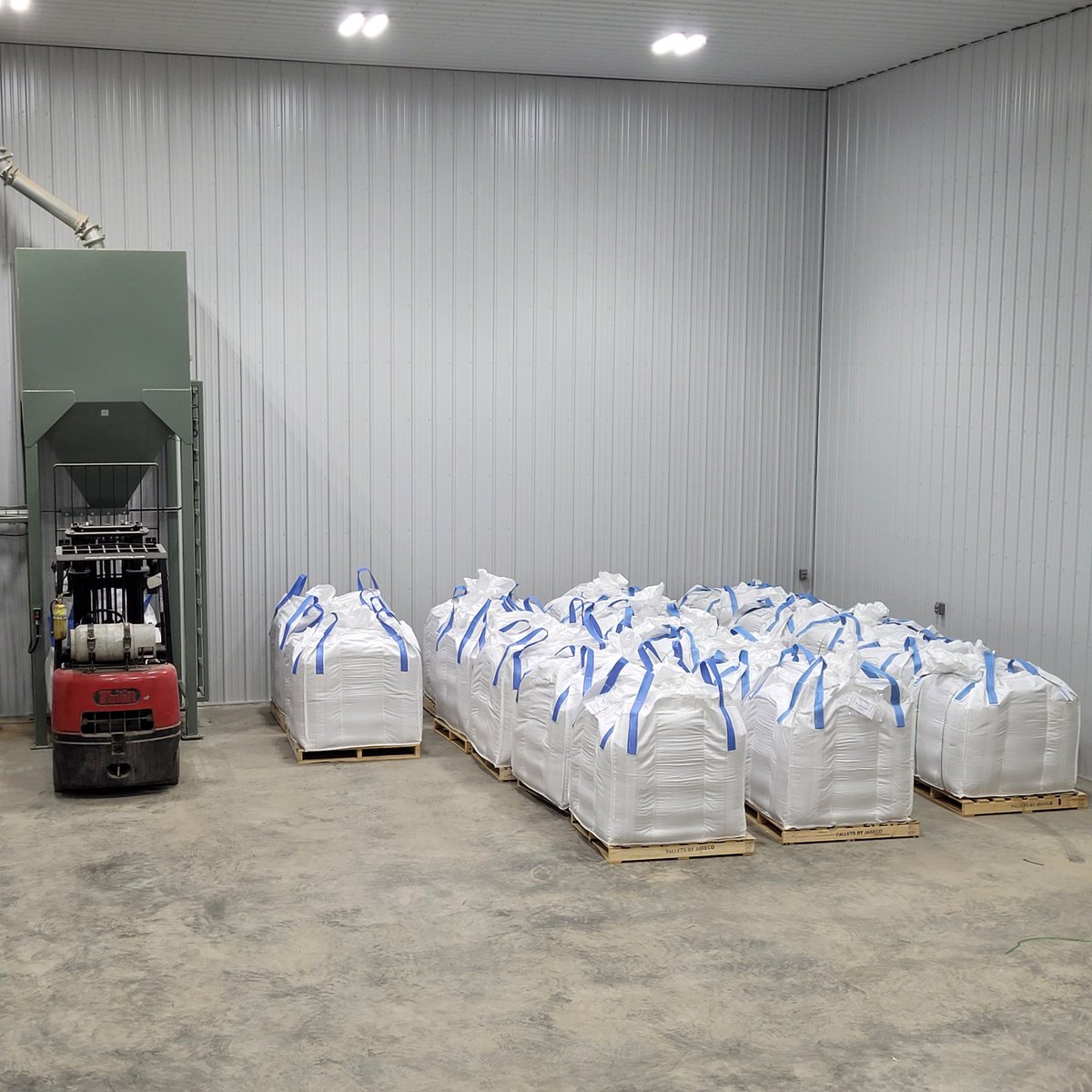 KBIprocessing's tweet image. This was a week of training and growth at KBI. Still some finishing touches to be completed but our colour sorter and tote bagging system are operational! Very proud of what our team has accomplished and excited about the future.
@CanSeed @OneStepAutomate