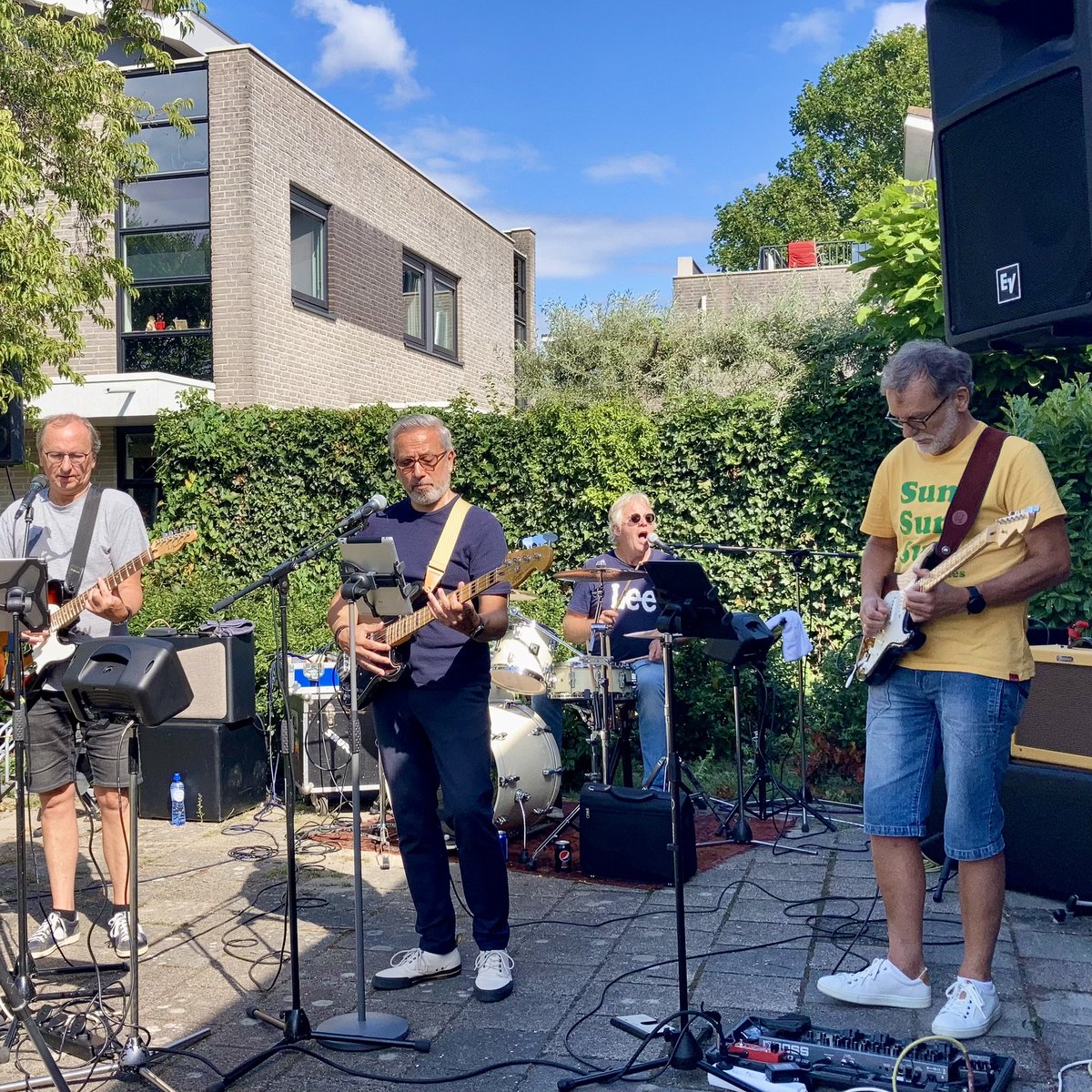 gemeentehia's tweet photo. πΈ Nog een paar fotoβs van deze prachtige #Zomerparkdag, deze keer op de foto onder andere #JustDymph, @PopGroupReflax en een hoogwerker @BrandweerZHZ.
Wat was/is jouw hoogtepunt van #zpd22? We wensen je nog veel plezier! π https://t.co/8XgPbdAkuH