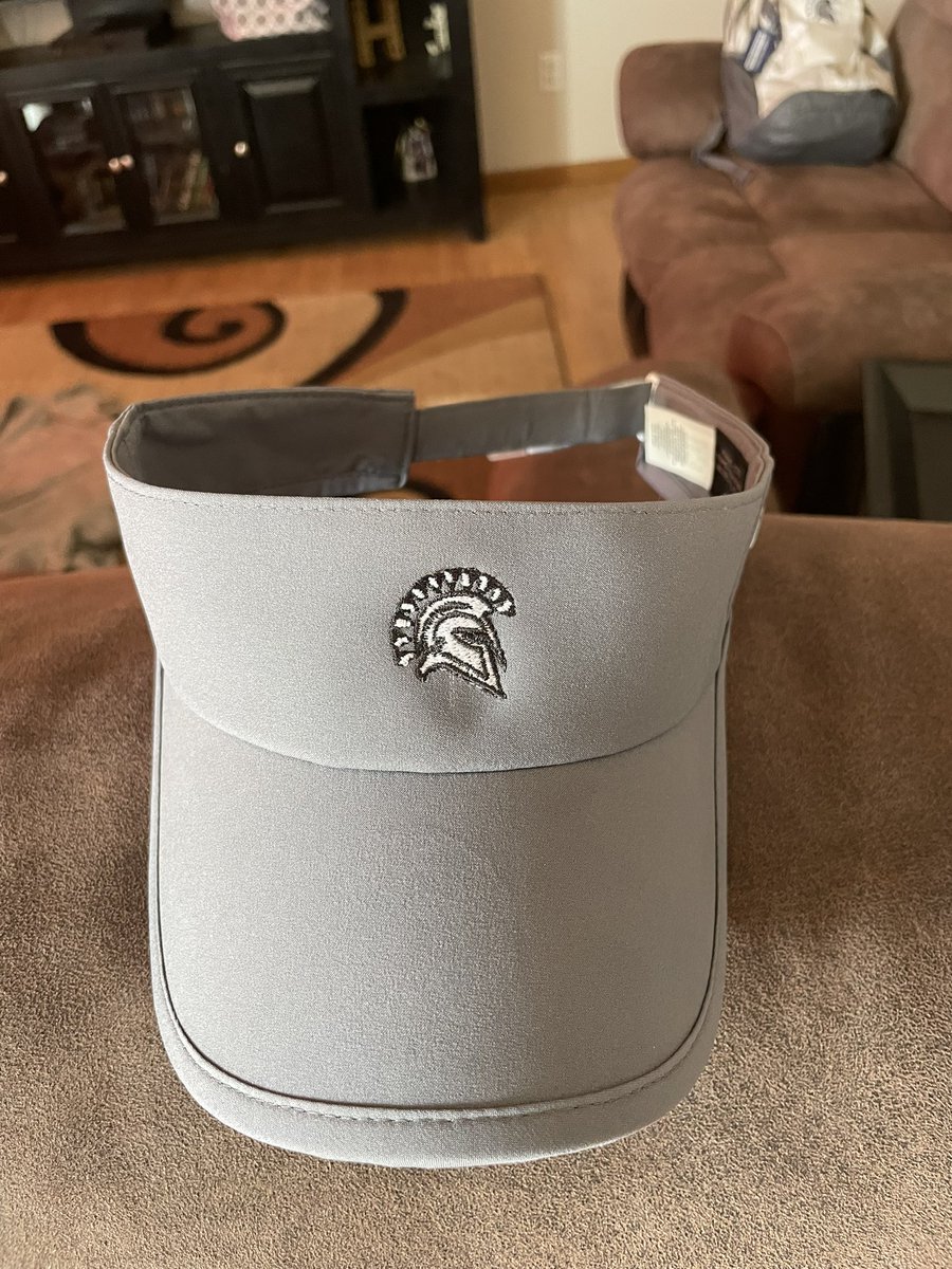 TsmsFball's tweet photo. Nothing like a brand new visor for week 1.   Thanks!!!  @TSMSAD #wemakethislookgood https://t.co/8XHvDXzRug