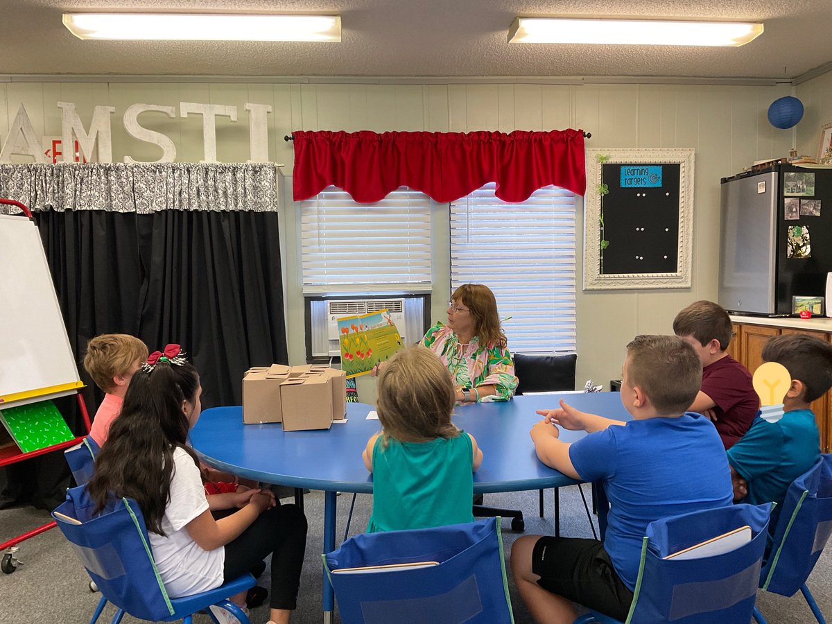 gwebb1313's tweet photo. Small group instruction and number talks at Hamilton Elementary!  It’s so much fun to see all the learning taking place at the beginning of the year!! #4thekids @MarionCoSchools @amstiuna @MrsNelson2 https://t.co/cjA2kNZXgU