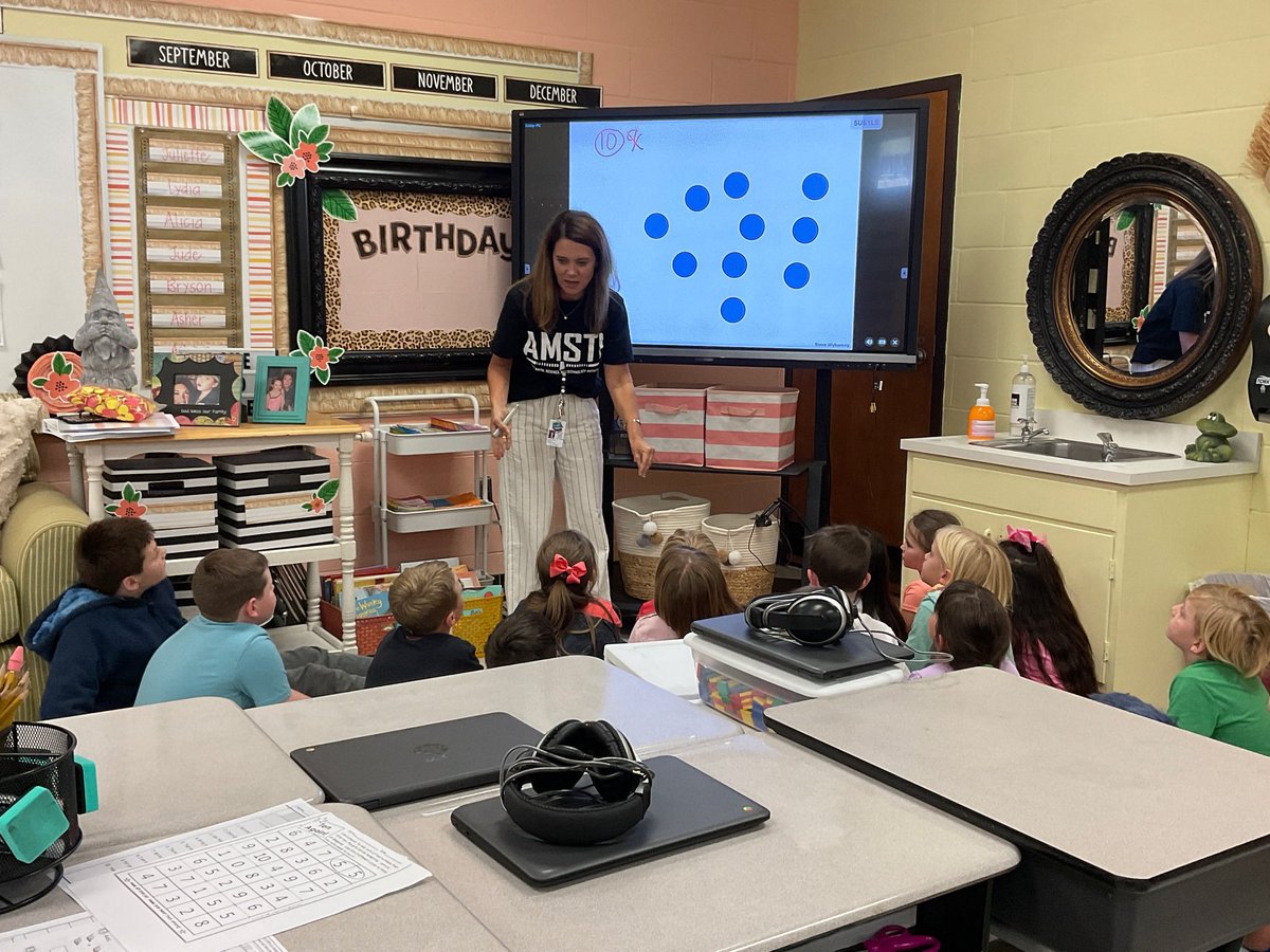 gwebb1313's tweet photo. Small group instruction and number talks at Hamilton Elementary!  It’s so much fun to see all the learning taking place at the beginning of the year!! #4thekids @MarionCoSchools @amstiuna @MrsNelson2 https://t.co/cjA2kNZXgU