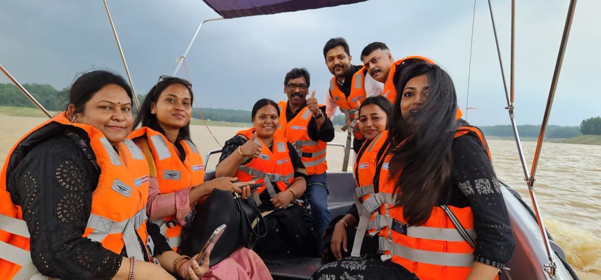 nishikant_dubey's tweet photo. ऐसा लगता है कि मुख्यमंत्री जी की सदस्यता भ्रष्टाचार में नहीं देश आज़ाद करने में गई है । भ्रष्टाचारी को स्वतंत्रता सेनानी का दर्जा देकर जश्न मनाने वाले सभी विधायकों को बधाई https://t.co/Ay6SJ9Pq52