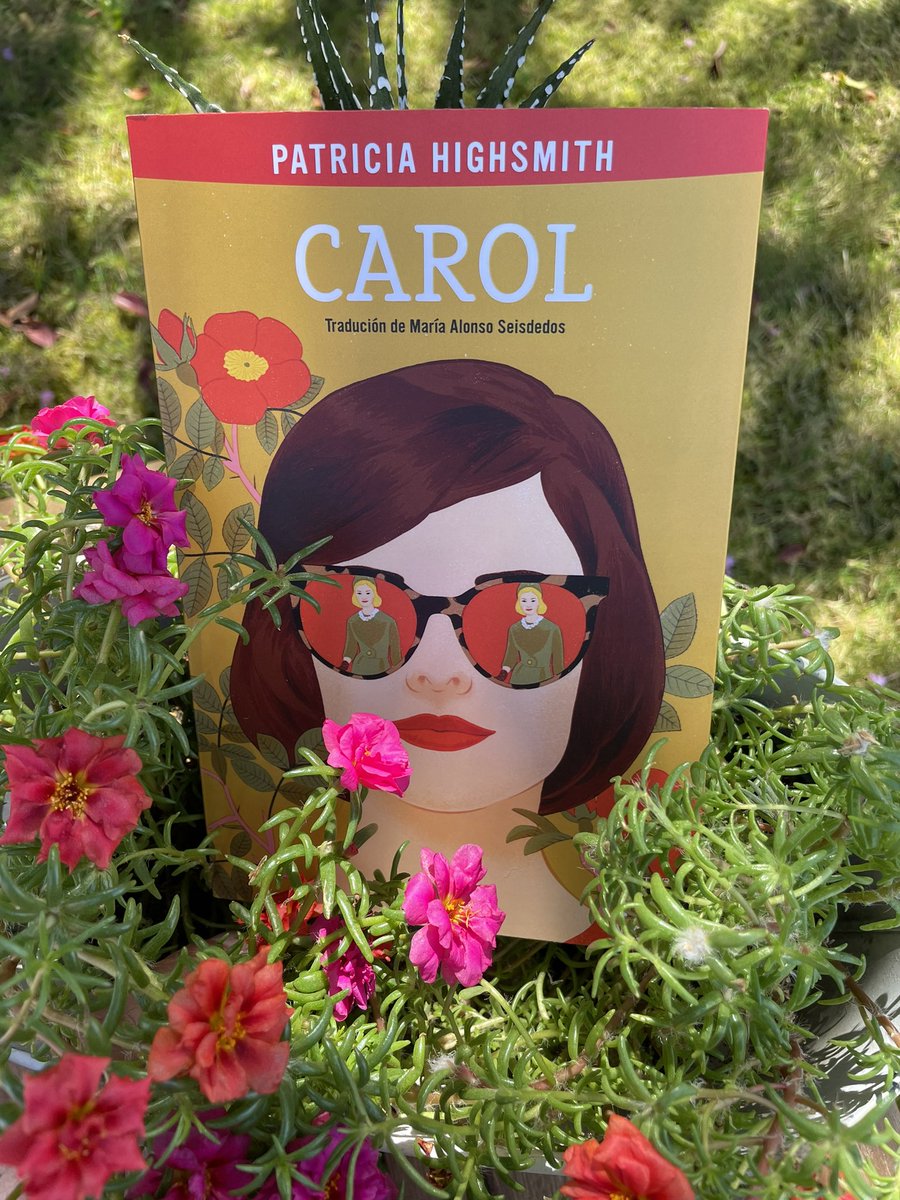 xoseballesteros's tweet photo. En poucos días, na túa libraría de referencia, o primeiro libro publicado por P. Highsmith. Por fin en galego. https://t.co/83BkUAyJ1R