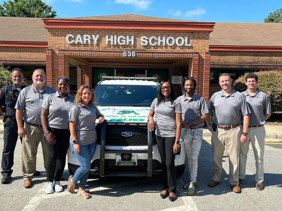 SarishaHDawson's tweet photo. The best Admin/SRO team around. We are excited to see what the new school year brings. @PrincipalIMP @AmberleeScott @Patrone_CaryHS @CaryHighAPTerry @jbarefoot8700 @lattimer_chris #theAteam #CaryPD #ForksUp https://t.co/0v8zfwi6PY