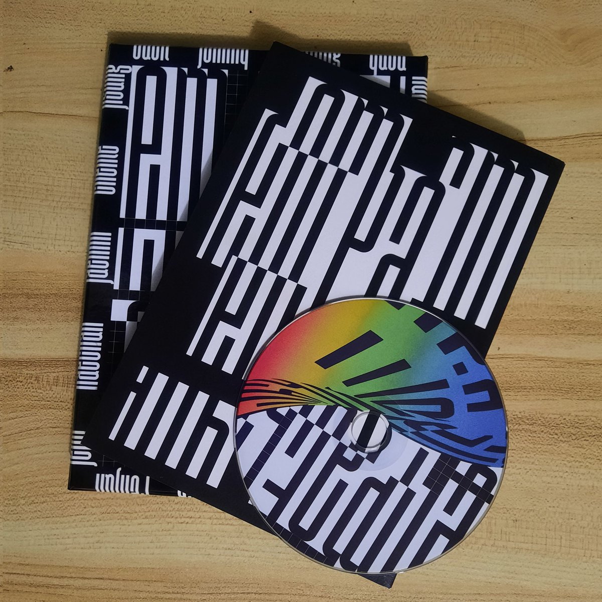 boonooniiieee's tweet photo. — #niiddlesproof
Finallyyyy my dream NCT album came home today! Thank you @niiddlescart for packing it safely and for the freebies! ✨️ https://t.co/HRKBdKtq16
