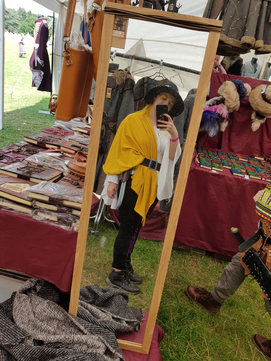 Anniepyrofairy's tweet photo. Here is an idea of what I look like at #larp #lorientrust https://t.co/lkXvai38SQ