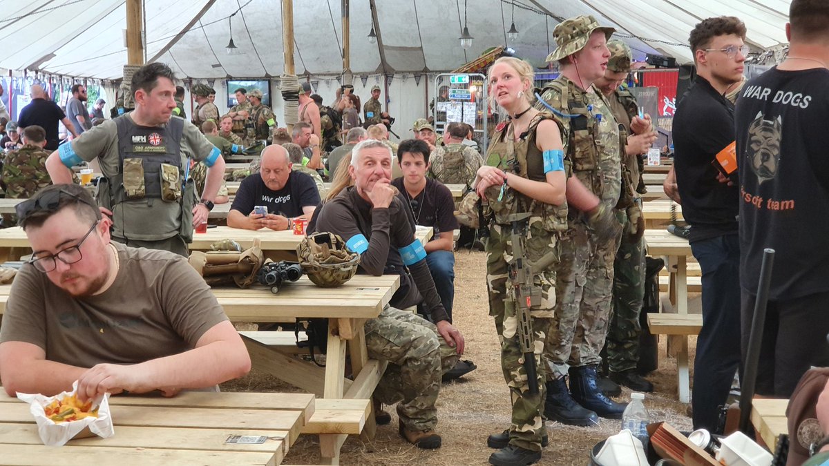 When you're watching GZ:TV and you don't notice the cameraman :D

#airsoftfestival