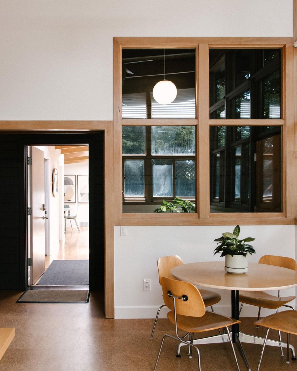 HermanMiller's tweet photo. Saturday mornings are all about effortless comfort. Hadley Haven’s setting the mood with a serene setup of Eames Molded Plywood Dining Chairs and incense. Now all we need is brunch to nourish all the senses. https://t.co/uv9hqc7pRy #hmathome
📸: hadleyhaven https://t.co/MlQPyKMR74