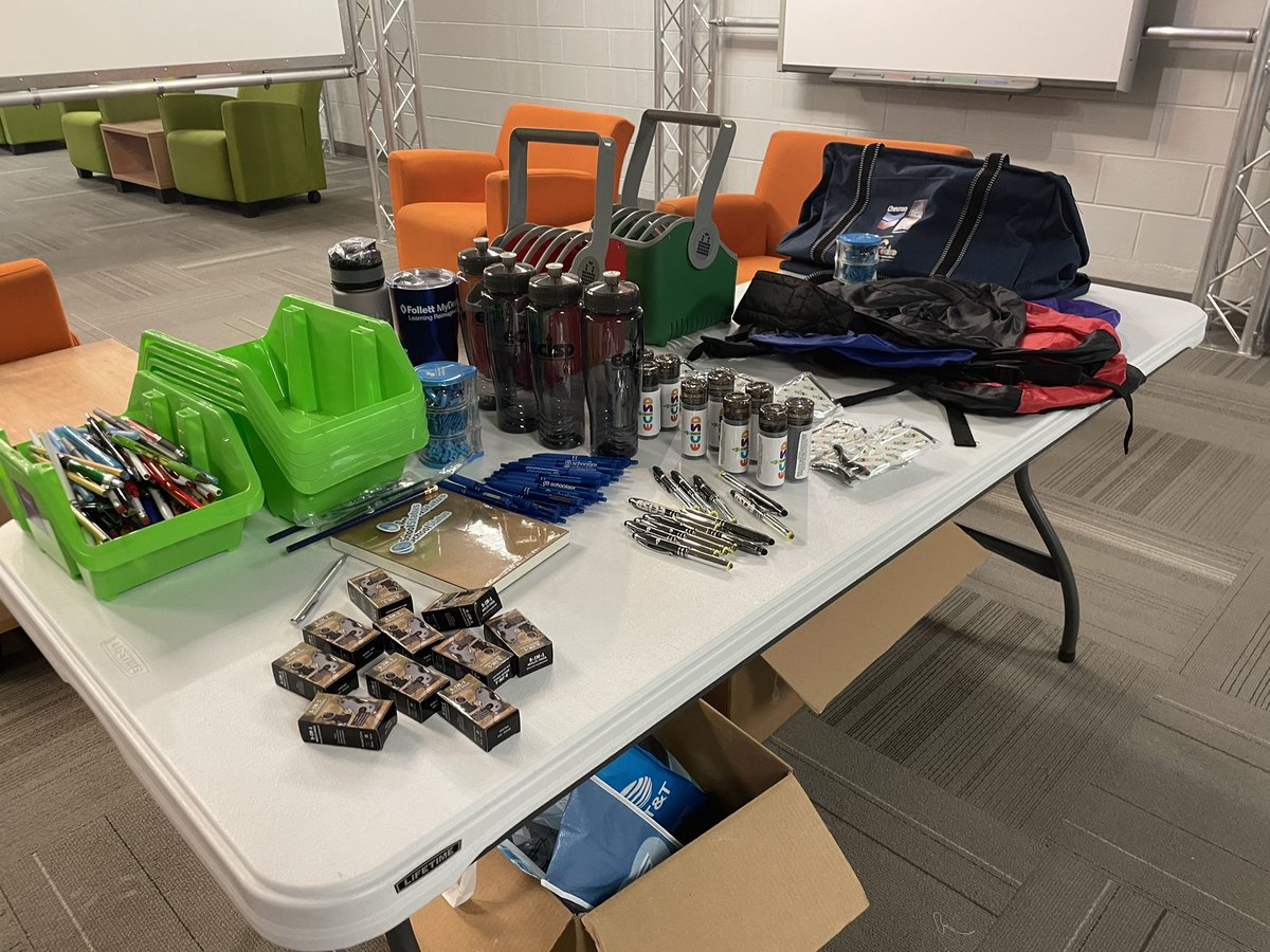 ShrevesSafari's tweet photo. Ready to #collabucate with #teamECISD at #EdTechSummit22 with the @TechECISD team! It’s a great day to learn about The Interactive Class and fun tools you can start using Monday! @themerrillsedu @EctorCountyISD https://t.co/J3o9sq6iPO