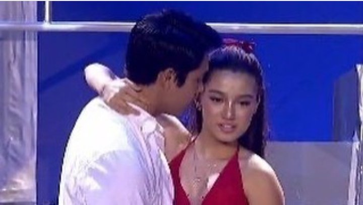 V07_04's tweet photo. (Naalala kulang ganitong ganito yung scenes nila #Taguro at #Lovemir) 🔥🔥🔥
@bellemariano02 #BelleMariano @donnypangilinan #DonBelle #Tagsen #HIHAllAccess #HIHAllAccessConcert #HIHFinaleConcert https://t.co/Jv5IfM1AqB
