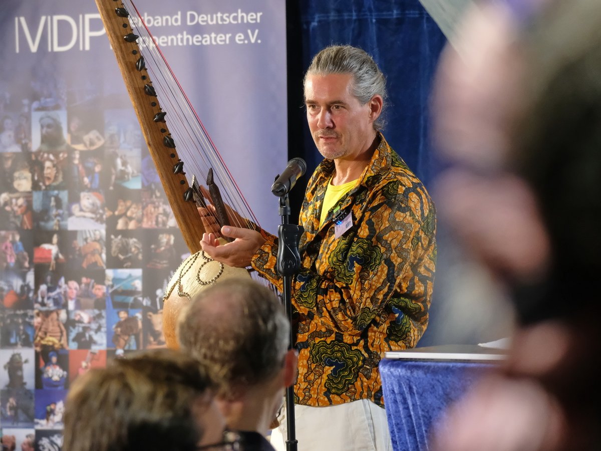VDPVerband's tweet photo. Bei der 6. Deutschen Figurentheaterkonferenz in Northeim halten 60 Puppenspieler an diesem Wochenende ein Fachsymposium ab. In den teils international besetzten Vorträgen, Expertengesprächen und Diskussionsrunden geht es um die Besonderheiten des öffentlichen Raums als Bühne https://t.co/cZhihTdvH9