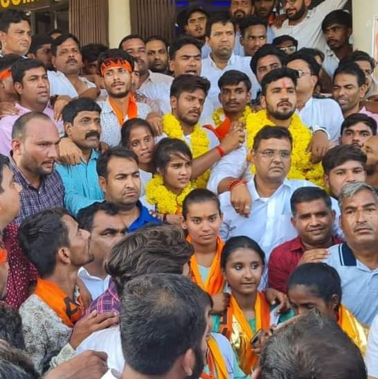 mlacbsaakya's tweet photo. महाराणा प्रताप राजकीय महाविद्यालय चित्तौड़गढ़ के छात्र संघ चुनाव में अखिल भारतीय विद्यार्थी परिषद के चारो प्रत्याशीयो के विजय होने पर हार्दिक बधाई एवं शुभकामनाएं।
@ABVPVoice @ABVPRaj https://t.co/4fPv3spu3Z