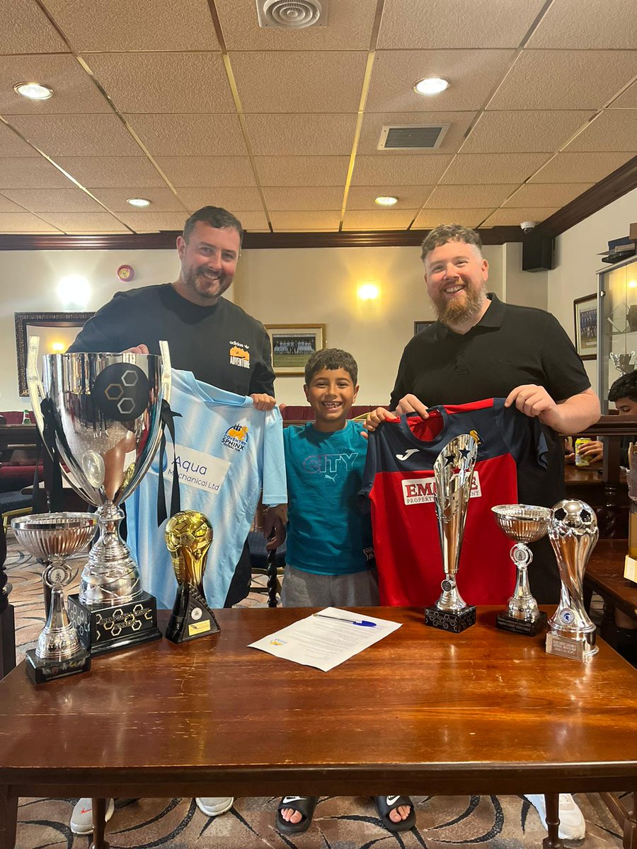 SphinxU9's tweet photo. Players Name: Nathaniel Dady
Shirt Number: 10
Favourite Team: Manchester City
#UTS 👊⚽💛 https://t.co/9OKjXDShj6