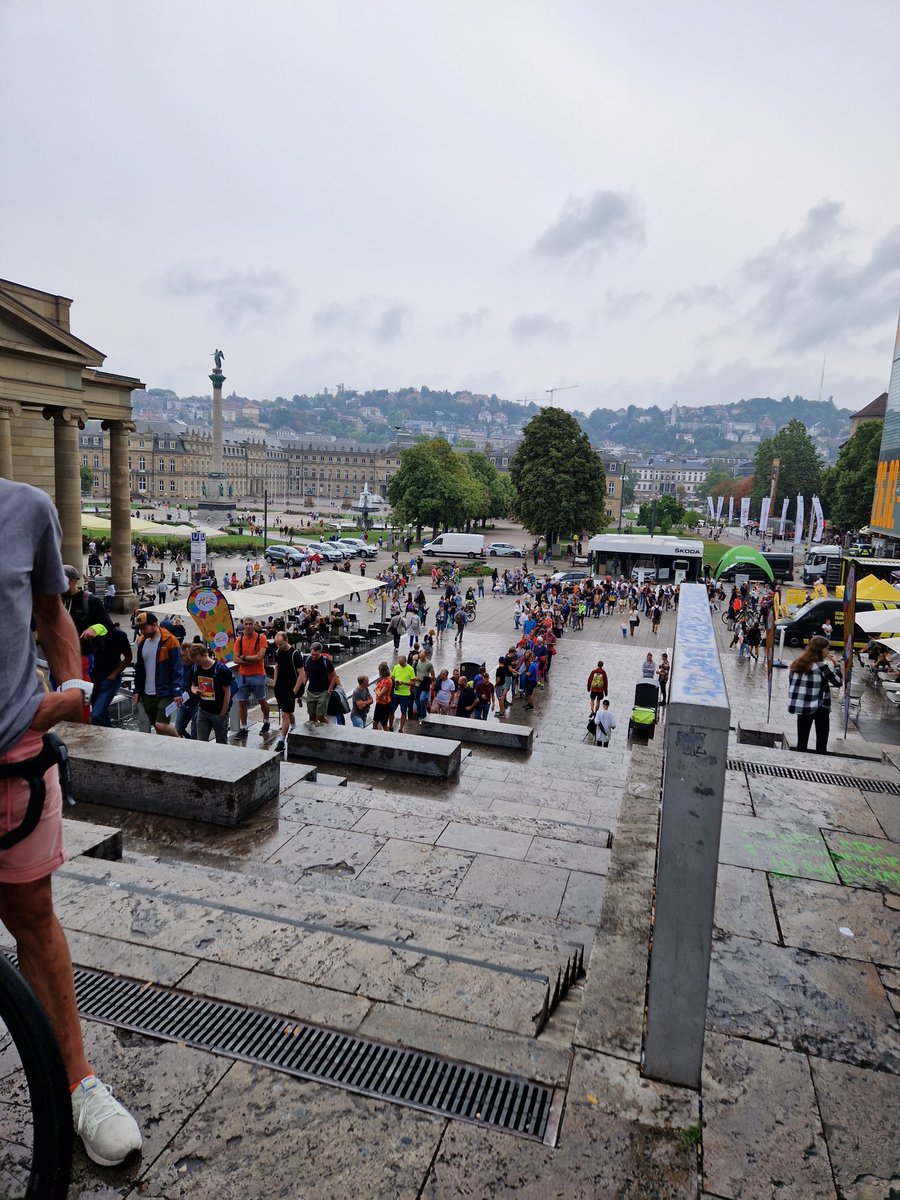 #DeutschlandTour #Jedermannrennen Startunterlagen abgeholt ... eine Stunde Schlange stehen schlecht organisiert