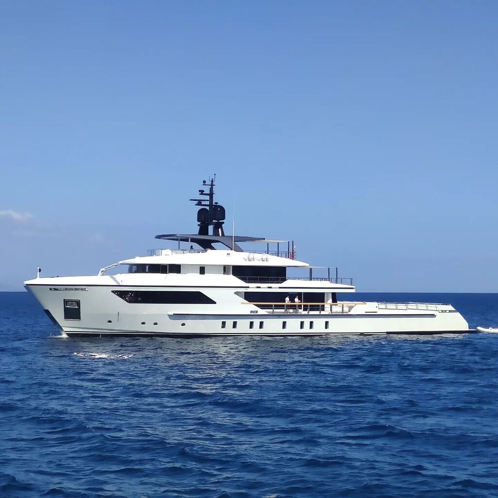 We are out and about again in the Aegean sea. Not sailing on this beautiful explorer yacht, but on a nice 46ft Lagoon catamaran. #sailwithskipper #greekislandyachtholiday #sailingingreece instagr.am/p/Chw8doGMem3/