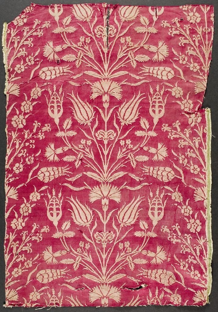 TheMelancholyC1's tweet photo. Ottoman brocade, C16th with elegant tulip & carnation patterning @art_harvard #textiletales #Turkey #earlymodern #flowers #fabric #sewing #artwork #C16th #Tudor https://t.co/KvzBZqcuK5