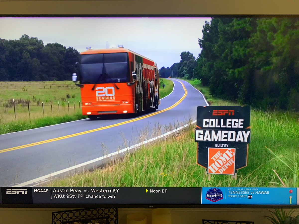 IAmKyleJordan's tweet photo. If ya want a little zing in your zang zang #GamedayIsBack
Yes. Still a terrible song but there’s just something about hearing it the first time each year. https://t.co/wr92BLZYpG
