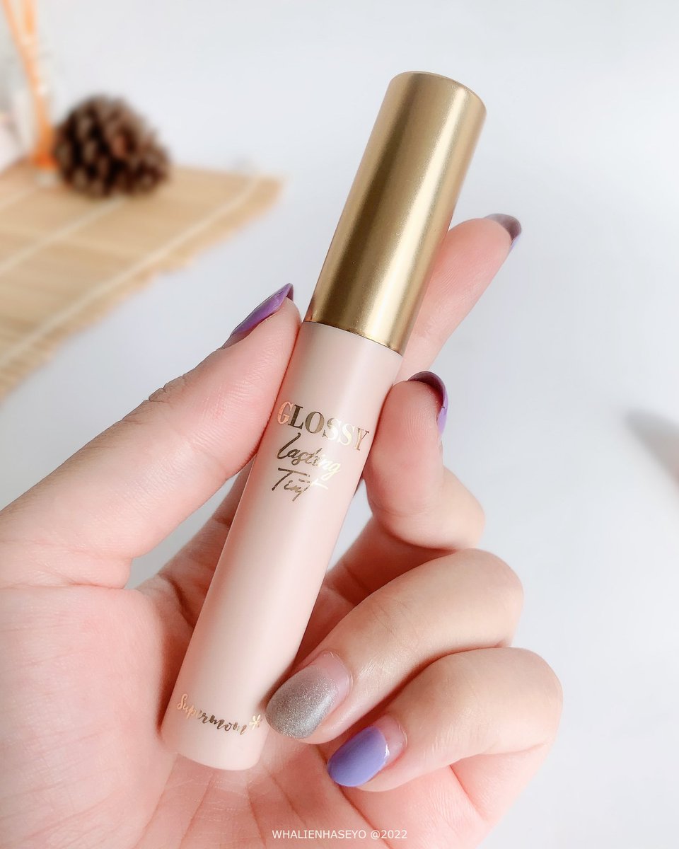 muaychaya_'s tweet image. Supermom Glossy Lasting Tint #GT02 FIG ✨เป็นทิ้นท์เนื้อเจลให้ฟินิชฉ่ำวาว สีสวยย ชมพูอมน้ำตาลตุ่นๆ เล็กน้อย
MLBB ได้เลย ติดทนด้วยนะ แนะนำเลยย

แท่งละ 225 บาท
พิกัด : supermomcosmetics.com