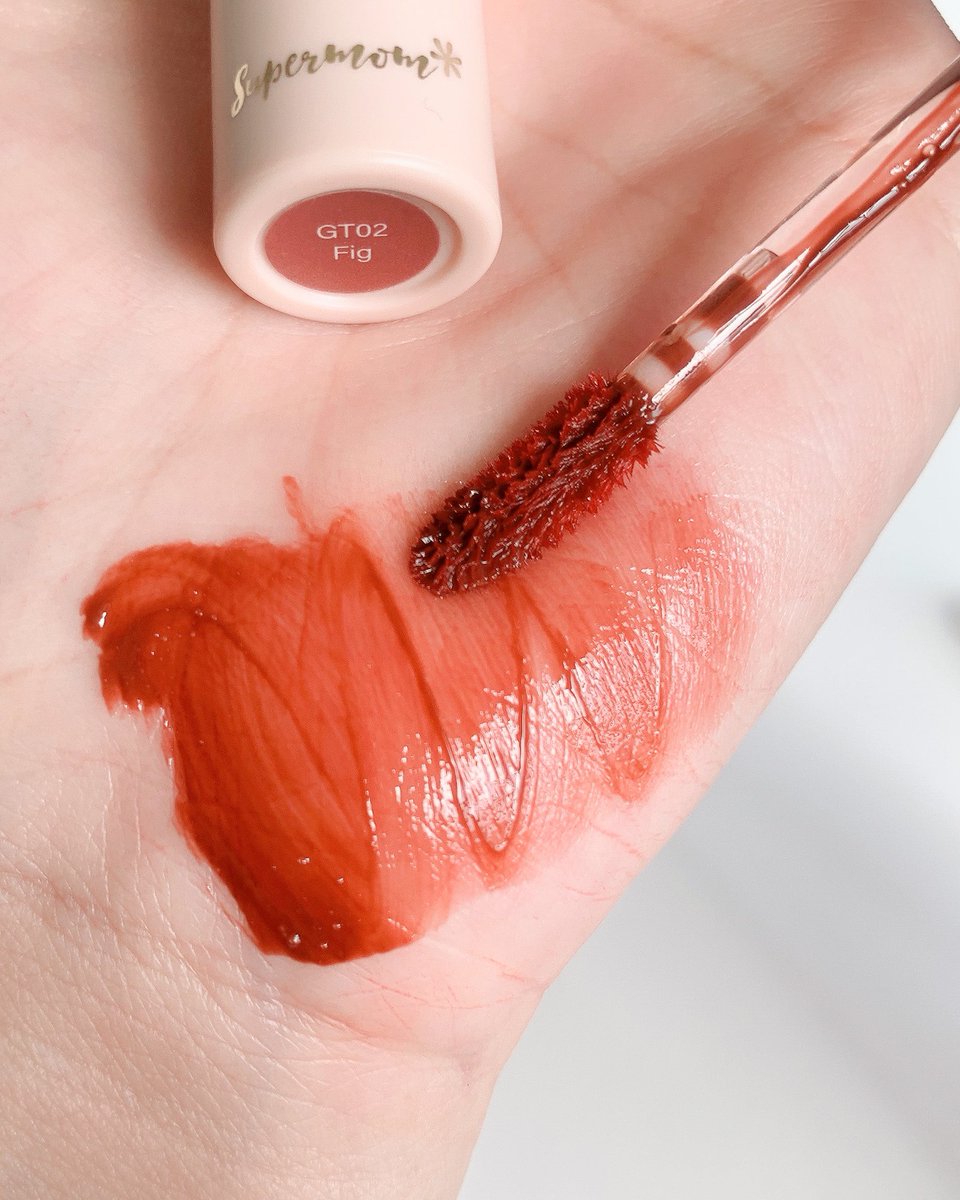 muaychaya_'s tweet image. Supermom Glossy Lasting Tint #GT02 FIG ✨เป็นทิ้นท์เนื้อเจลให้ฟินิชฉ่ำวาว สีสวยย ชมพูอมน้ำตาลตุ่นๆ เล็กน้อย
MLBB ได้เลย ติดทนด้วยนะ แนะนำเลยย

แท่งละ 225 บาท
พิกัด : supermomcosmetics.com