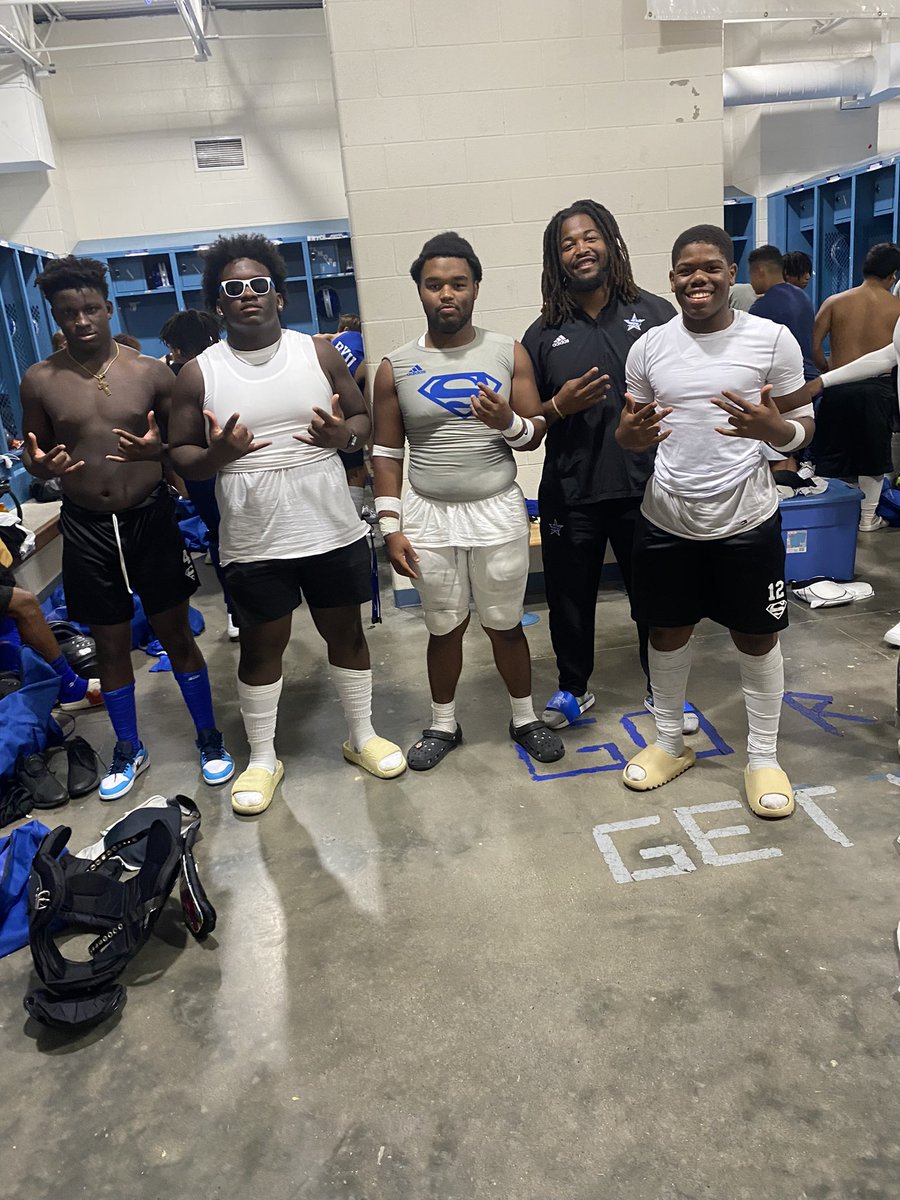 jacobycaldwell's tweet photo. Lb’s 😎 https://t.co/Igl3dOzShS