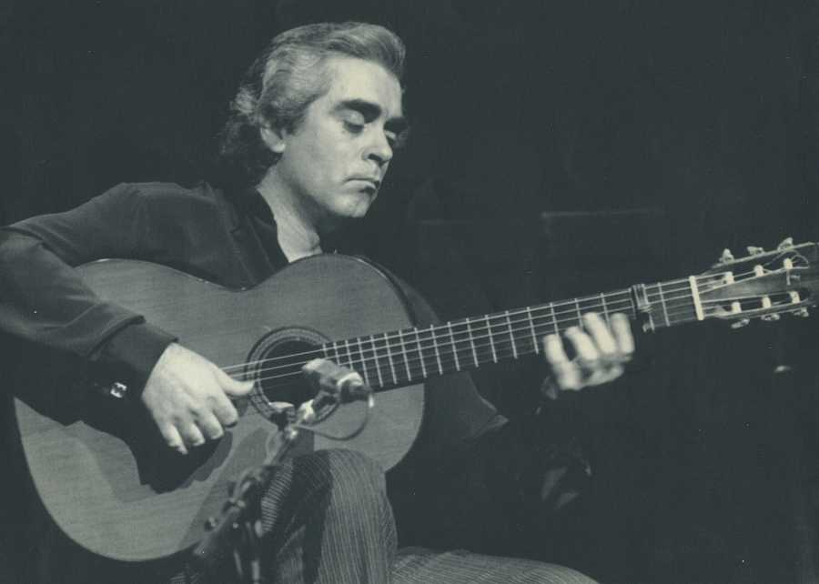Vaya día triste. Ha muerto Manolo Sanlúcar, uno de los verdaderos maestros de la guitarra.