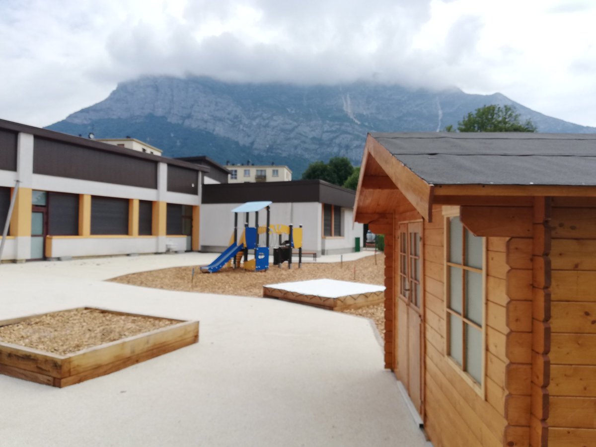 #JDE2022 visite des 1ère réalisations mandat #StEgreve #villemoyenne de #banlieue avec 16 000 habitant.e.s  #villeentransition #ecolo 😀 #pietonnisation #Végètalisation #participationcitoyenne #santé #solidarité
➡️ La suite doit passer par la conquête de ces villes périphériques!