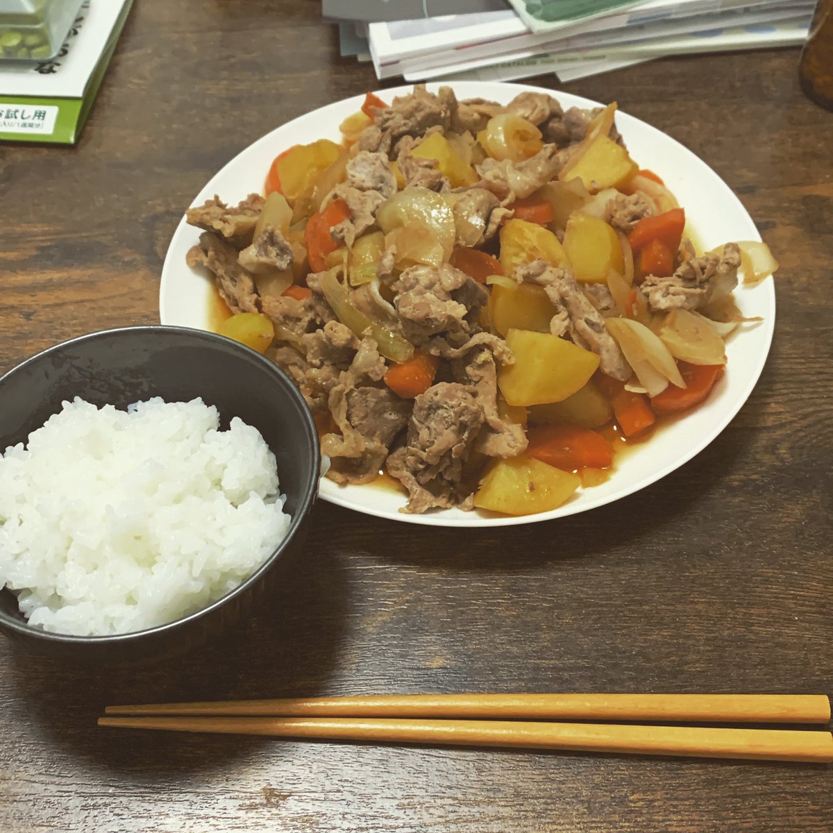 recore0048's tweet photo. こんばんは！
今日の晩御飯は肉じゃがを作ってみました！
具材に味を染み込ませられなかったのが改善点です😢
ただ美味しかったので良しとします😤

#いいねした人全員フォロー
#相互フォロー100 https://t.co/RyoBhfcbuI