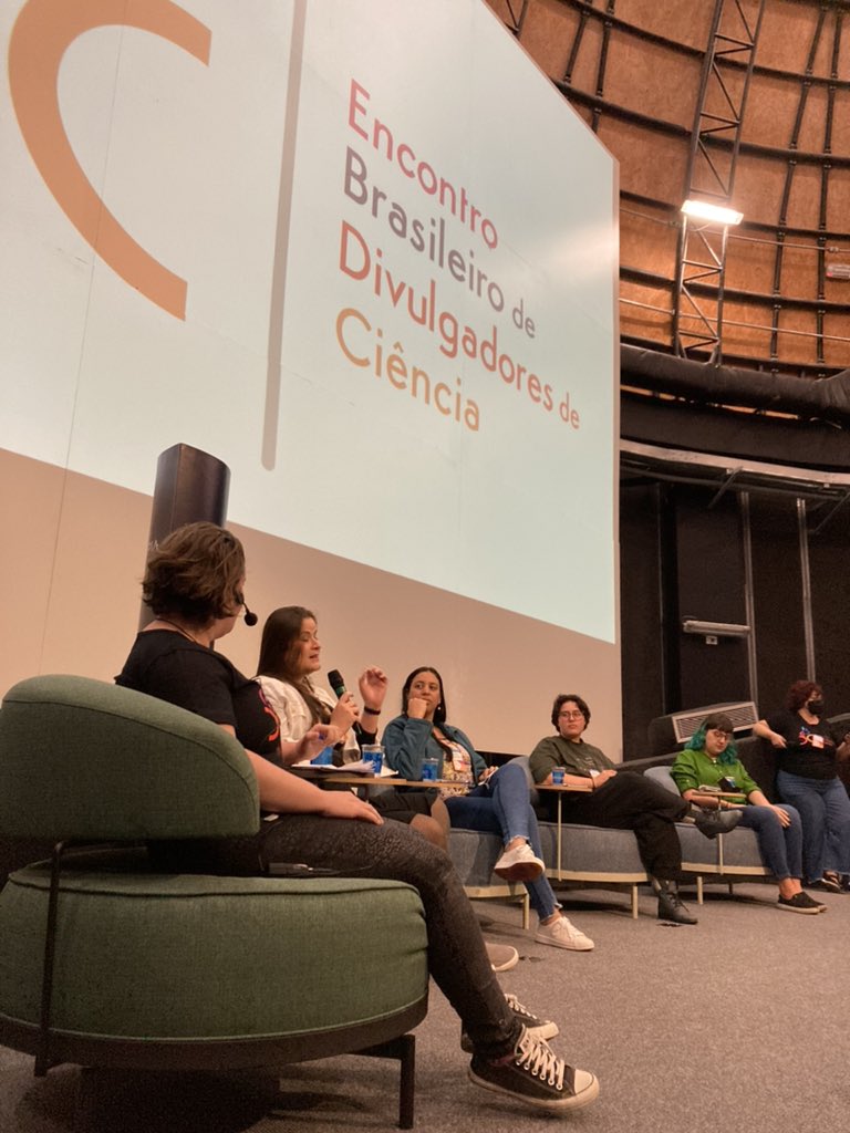 CeuProfundo's tweet image. Divulgação Científica em rede e na rede! Excelentes reflexões na Mesa 1 do #EBDC @alinemghilardi @BlogsUnicamp