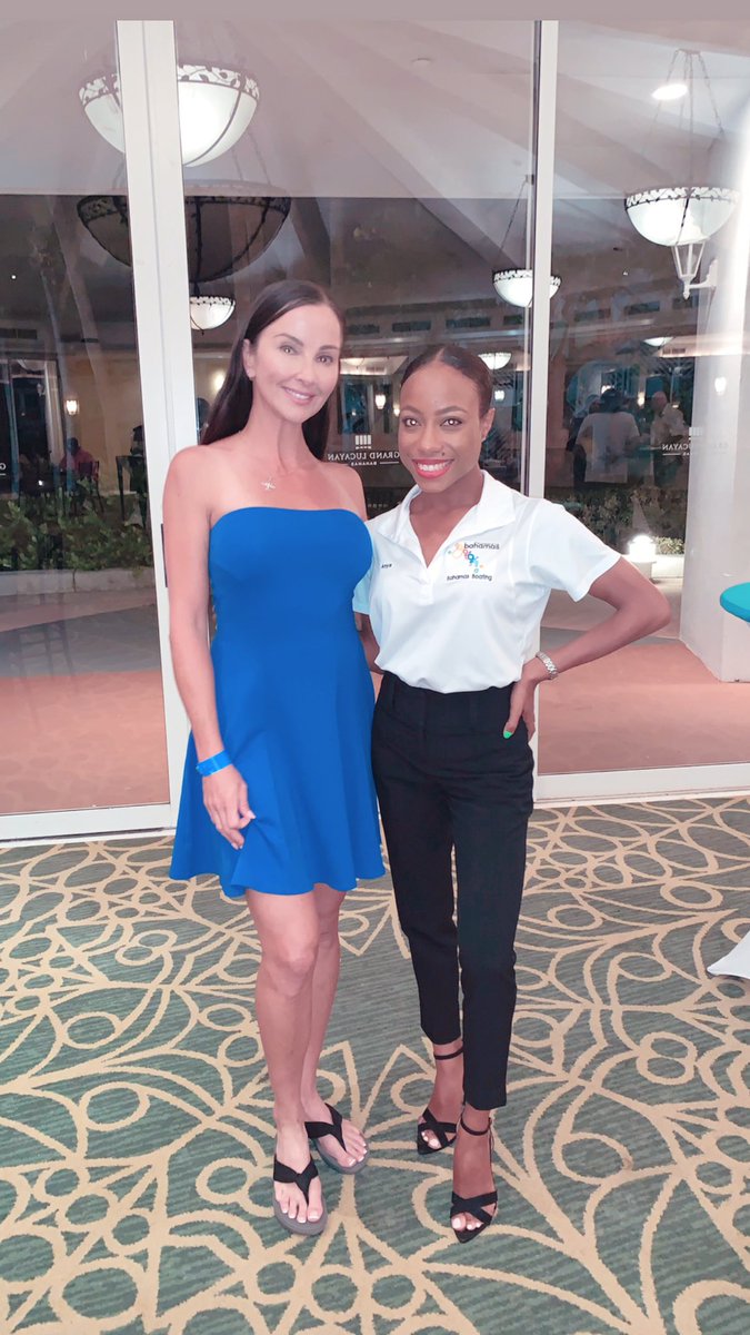 AnyaAHanna's tweet photo. Women in Aviation ✈️
.
.
#FemalePilots #WomenInAviation #FBO #TheBahamas #VisitGBI #GrandBahamaIsland #IslandHop #BahamasAviation #FlyHere #BahamasFlyingAmbassadors https://t.co/v0kCiEF7sY