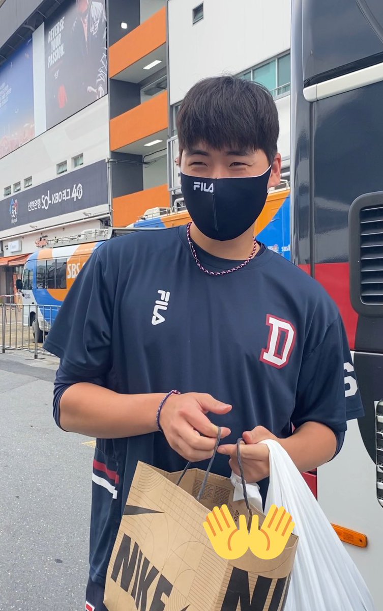 leoseu3's tweet photo. 최승용 웃는게 개개개조음 https://t.co/y3zXaiAzRC