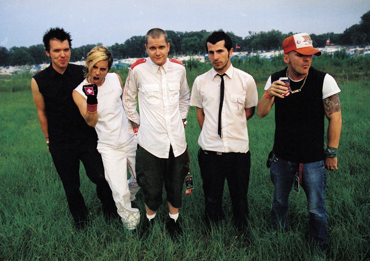 Rio_To_Mars's tweet photo. @30SECONDSTOMARS first album S/T, was released on August 27, 2002.
#JaredLeto 
#ShannonLeto 
#MattWachter 
#SolonBixler
#KevinDrake 
#MarsHistory https://t.co/H4hNVdeWE6