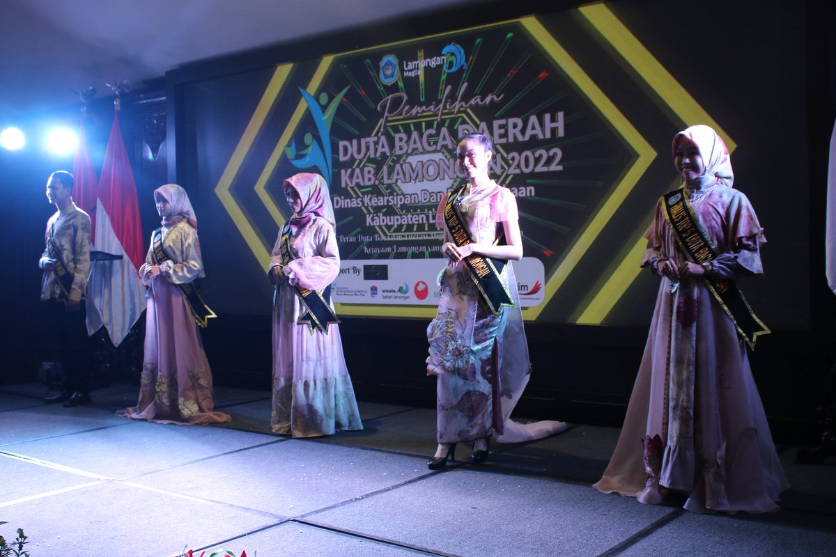 pptpuspita2's tweet photo. DUTA BACA LAMONGAN 2022

Dalam dunia pageant terdapat lima aspek yang menjadi penilaian : 
1. Brain 
2. Beauty 
3. Behavior 
4. Brave 
5. Believe 

Mungkin kemampuan peserta dalam memenuhi kelima aspek tersebut berbeda, namun satu tujuan yang sama yaitu membumikan literasi! https://t.co/EfnlHy8M6M