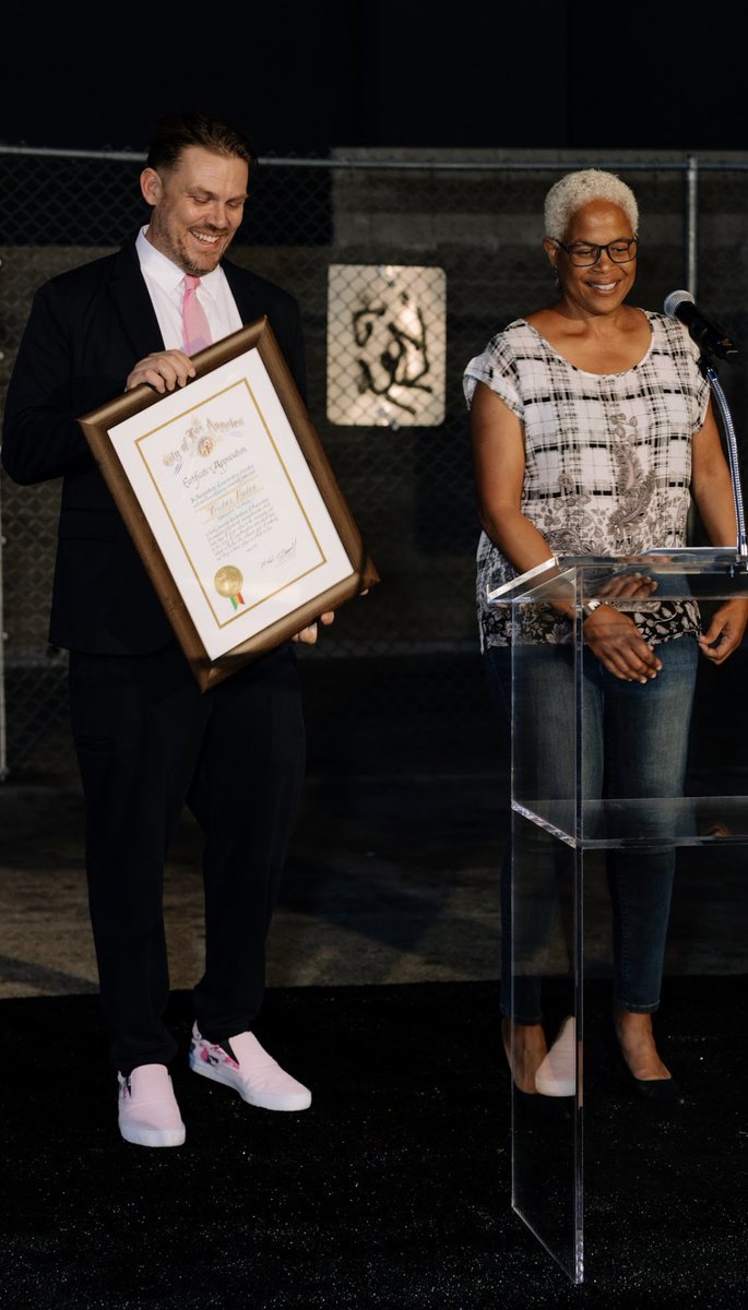 Gemma_NFT's tweet photo. Tristan Eaton @tristaneaton was honored with a certificate of recognition from the City of Los Angeles and a ribbon cutting ceremony by the Hollywood Chamber for his mural ‘City Of Angels’ at the intersection of Hollywood &amp; Vine ⭐️ https://t.co/fTVY3hfm8j