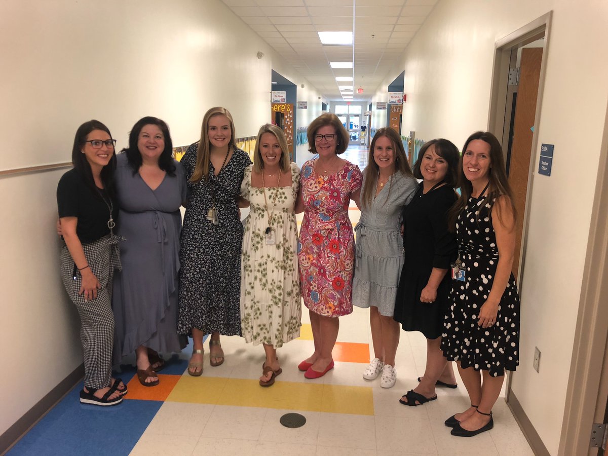 MrsSawkiewicz's tweet photo. Met all of my sweet new 1st graders Thursday night! So excited for this awesome team. We are ready to be #CrushingIt in 2022-23! @ScottsRidgeES https://t.co/75QuFa3gnu